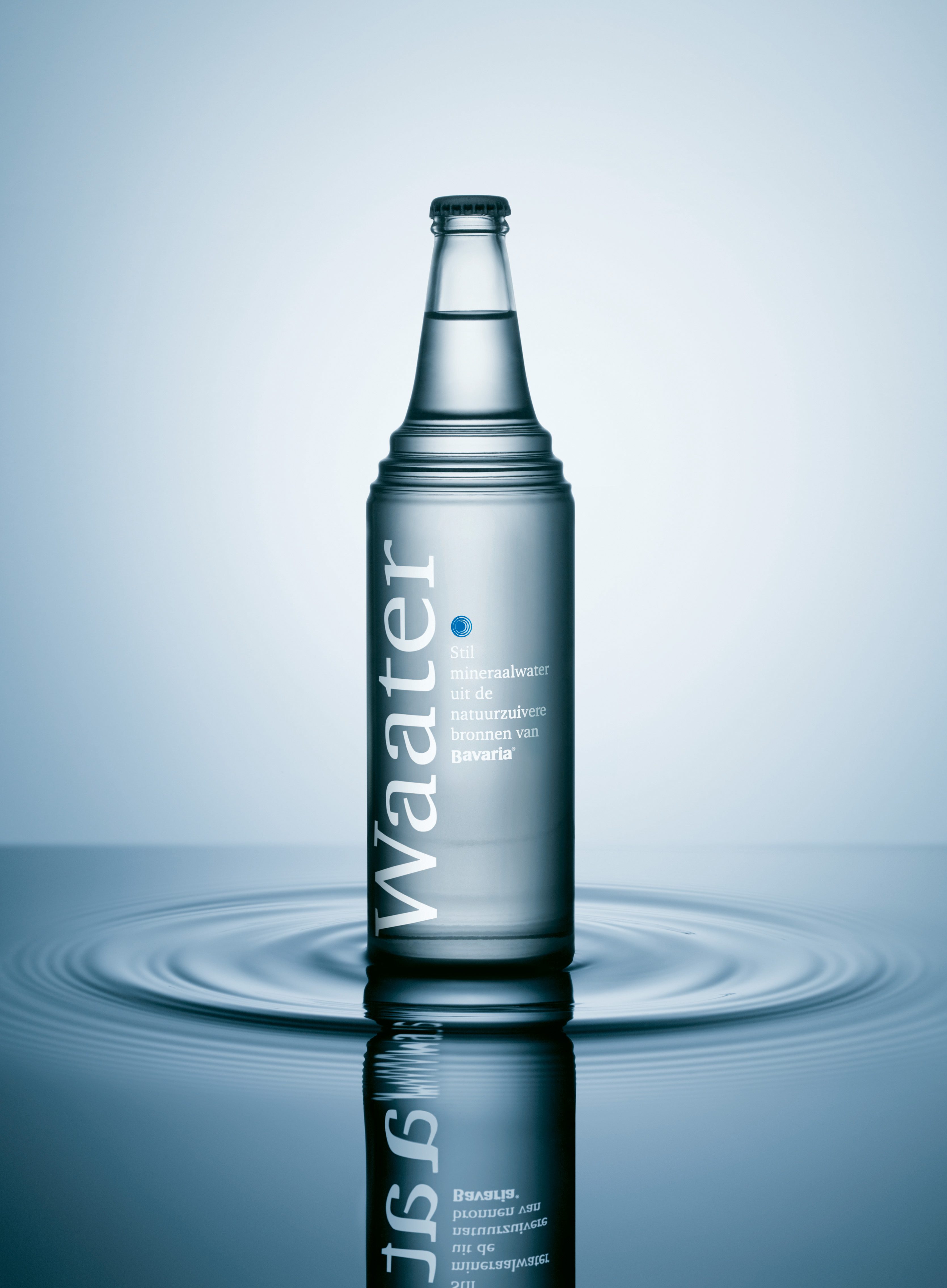 Дорогая вода в бутылках. Питьевая вода в бутылках. Премиальная минеральная вода. Бутылка для воды. Американская вода в бутылках.